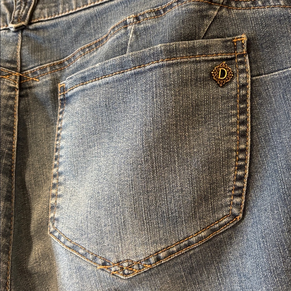 Democracy Mid-Wash Ankle Jeans - Picture 3 of 8